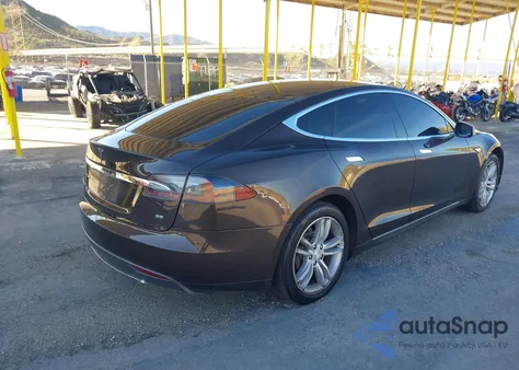 2013 Tesla Model S из США, поврежденный, VIN 5YJSA1CN0DFP11465